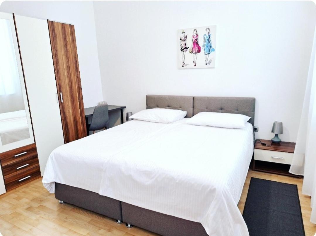 Apartment Ory 2 Between The Beach And City Center Pula Eksteriør billede